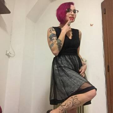 Public Photo of Suicide-Girl